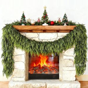 Guirnalda de Cedro Artificial Ruyin, Decoración para Chimenea, Adorno Navideño Verde para el Hogar, 2m, Estilo Ratán Hecho a Mano - Product Image 1