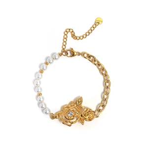 Bracelet à breloques tendance plaqué or en acier inoxydable 316L avec perles et motif rose - Product Image 1