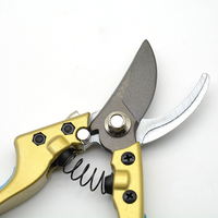 Couteau pliable de qualité industrielle en acier au carbone avec bord partiellement dentelé et pointe acérée pour le bricolage et les ciseaux de tailleur