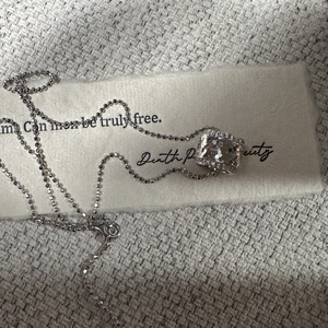 สร้อยคอเงินแท้ S925 รุ่น Wenchi ลายดอกไม้ CNC ดีไซน์เรียบง่าย ทันสมัย สไตล์วินเทจ ประดับจี้รูปทรงสี่เหลี่ยม ระยิบระยับ เหมาะสำหรับใส่กับเสื้อสเวตเตอร์ - Product Image 5