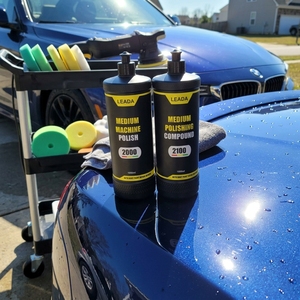 Composé de polissage automobile à coupe moyenne en gros, à base d'eau, sans remplissage, pour la rénovation de carrosserie, pour <span class=keywords><strong>effacer</strong></span> <span class=keywords><strong>les</strong></span> marques d'abrasion P2000 - Product Image 1