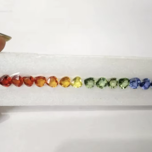Saphir multi-couleurs cultivé en laboratoire, taille cœur, pierre précieuse pour la fabrication de bijoux, bracelets, bagues, colliers, facetté, dégradé de couleurs - Product Image 1