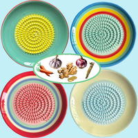 Heetverkopende groothandel keramische mini raspplaat klassieke ronde puntige felgroene keramische gember-knoflook raspplaat
