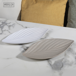 Merlin Living Assiette décorative en céramique blanche grise <span class=keywords><strong>moderne</strong></span> Vaisselle nordique de luxe en porcelaine mate avec forme de feuille de palmier Décoration intérieure - Product Image 2