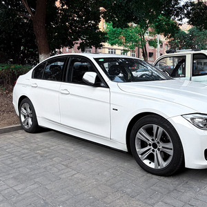 Kit carrosserie jupes latérales BMW Série 3 F30 F31 ABS Noir Piano Texture Fibre de Carbone Arrière 2013-2019 Empattement Standard - Product Image 1