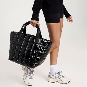 Bolso Tote de Fin de Semana para Mujer, en Cuero Sintético Negro con Acabado Patentado, Cierre de Cremallera, Impermeable, para Playa, Compras y Viajes de Verano y Otoño - Product Image 2