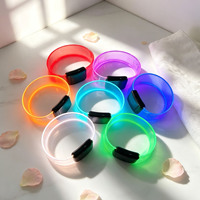 Bracelet LED Lumineux Personnalisé avec Logo, Alimenté par Piles, pour Fêtes de Noël, Événements, Cadeaux Promotionnels de Marque en Gros