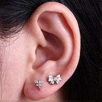 Clou d'oreille en titane ASTM F136 avec zircone cubique, filetage interne, pour piercing hélix, motif nœud papillon, boucles d'oreilles tendance pour femmes