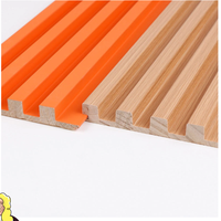 Panneau mural grand mur en placage de PVC à grain de bois 3D Panneaux de calandre décoratifs en bois MDF massif cannelés pour la construction de maisons Matériau WPC