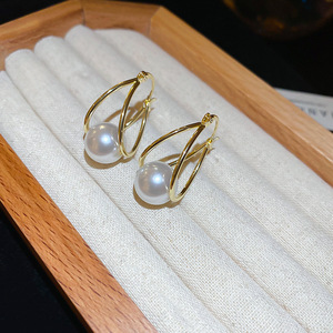 European and American Smooth <strong>U</strong>-<strong>shape</strong> Pearl Retro Versatile Light Luxury High-end Niche Fashion Wholesale Stud <strong>Earrings</strong> for Women - Product Image 5