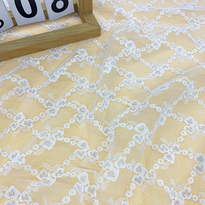 Tessuto in Tulle Bianco Floreale Trasparente in Poliestere Leggermente Ricamato per Abiti da Sposa, Abiti da Cerimonia e Lingerie - Product Image 3