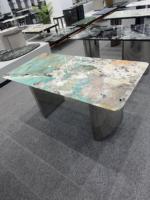Table de salle à manger rectangulaire en quartzite vert jungle tropicale, pierre naturelle écologique, quartzite émeraude du Brésil, célèbre et luxueuse