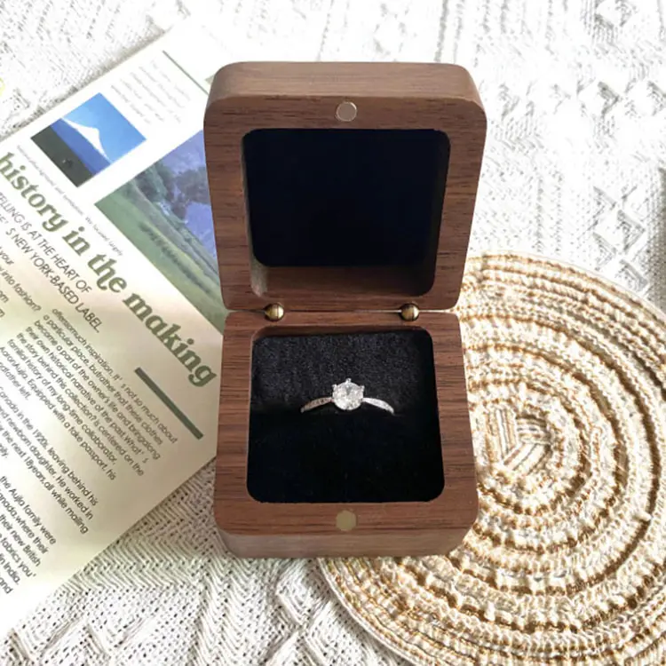 결혼 호두 나무 하트 모양의 단단한 나무 결혼 제안 기념일 선물을위한 보석 반지 상자