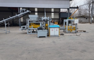 Machine de moulage de blocs hydraulique automatique QT4-15, machine à fabriquer des briques creuses en béton avec <span class=keywords><strong>prix</strong></span> <span class=keywords><strong>d</strong></span>'usine - Product Image 3