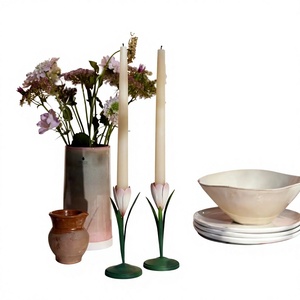 Juego de 2 portavelas con forma de tulipán, decoración para el hogar y bodas de metal verde, duradero - Product Image 1