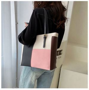 กระเป๋าโท้ทหนัง PU รุ่น I-0643 สีตัดกันทันสมัย ความจุเยอะ ปิดด้วยซิปเดี่ยว สำหรับผู้หญิง ขายส่ง - Product Image 4