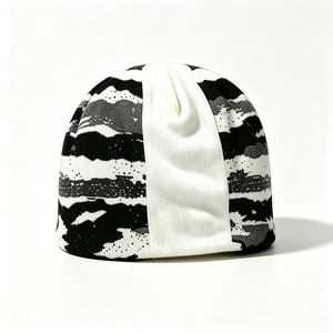 Gorro de Punto Unisex para Invierno, Diseño Jacquard Camuflaje Blanco y Negro, Gorro Skully Suave, Cálido y Elástico, Estilo Casual, Urbano, para Uso Diario - Product Image 5