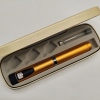 Étui de voyage isolé et résistant à l'eau pour stylos de soin de la peau |   Couvercle en aluminium rigide avec fermeture éclair |   Pochette de transport portable compacte