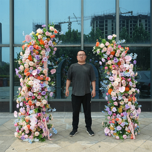 Arco Decorativo en Forma de Cuerno con Rosas de Seda Artificiales Hechas a Mano y Coloridas para la Entrada de Eventos - Product Image 1