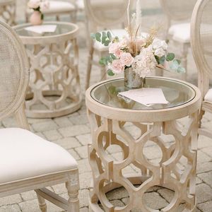 Vente en gros Tables basses de mariage en osier et chaise pour événement en bois et velours modernes Canapé fauteuil - Product Image 1