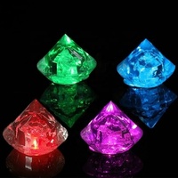 A forma di diamante LED Glow cubetti di ghiaccio ad attivazione dell'acqua luce lampeggiante blocco LED festa di balneazione per bambini giocattolo per eventi di laurea