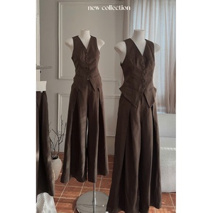 Ensemble chemise à manches et gilet marron + pantalon droit, style formel, échantillon disponible, mélange de polyester, tissé, col en V - Product Image 1