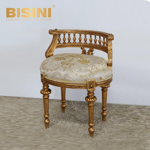 Fauteuil <span class=keywords><strong>2</strong></span> places baroque en feuille d'or avec accoudoirs sculptés et tissu beige, exclusivement destiné aux designers d'intérieur et aux développeurs immobiliers - Product Image 5