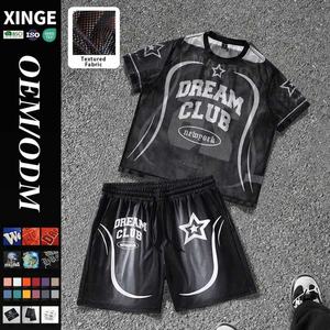 Conjunto Deportivo de Baloncesto Unisex con Logotipo Digital Personalizado, Estilo Urbano, Informal, Transpirable, de Malla, para Verano, con Camiseta y Pantalones Cortos - Product Image 1