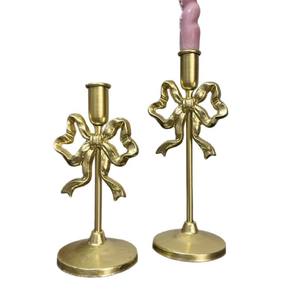 حامل شموع فرنسي عتيق من الحديد المطاوع على شكل قوس - Product Image 1