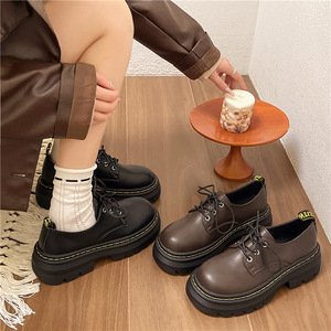 รองเท้าหนังทรงอังกฤษไซส์ใหญ่ หนาพิเศษ หัวมน ส้นหนา สไตล์เรโทร แพลตฟอร์ม สำหรับผู้หญิง ใส่ได้ในฤดูใบไม้ร่วง - Product Image 4