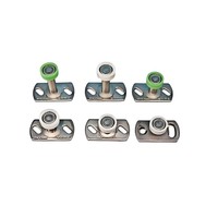 Kit de roulettes de guidage inférieures pour porte coulissante de grange moderne, avec roulement et système anti-oscillation, à fixation au sol