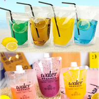Emballages personnalisés biodégradables de qualité alimentaire pour boissons liquides, sachets jetables en plastique pour jus avec bec verseur et trou pour paille