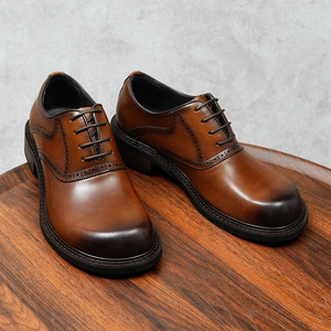 Chaussures Derby Luxueuses et Élégantes avec Design Brogue Fait Main en Cuir Véritable et Daim pour Hommes - Product Image 5