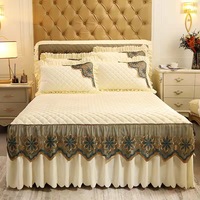 Parure de lit de luxe 4 pièces en coton brodé de dentelle avec jupe de lit, couvre-lit et housse de couette