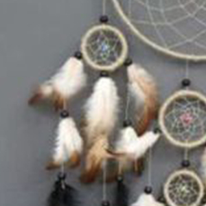 Atrapasueños artesanal de 20x80cm con plumas y cuentas para decoración de pared - Product Image 5