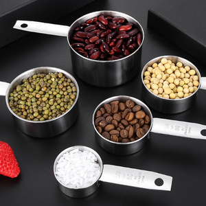 Juego de tazas y cucharas medidoras de acero inoxidable hechas a medida (5 piezas), incluyendo pinzas para leche en polvo, pinzas para café y utensilios de repostería. - Product Image 2