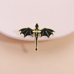 Broche <span class=keywords><strong>Dragon</strong></span> Volant Halloween en Promotion – <span class=keywords><strong>Totem</strong></span> <span class=keywords><strong>Dragon</strong></span> Noir en Alliage de Zinc avec Impression UV et Émail Texturé Noir Nickelé - Product Image 3