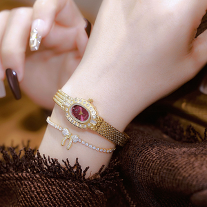 2025 nouvelle <span class=keywords><strong>montre</strong></span>-<span class=keywords><strong>bracelet</strong></span> en métal <span class=keywords><strong>Textile</strong></span> <span class=keywords><strong>bracelet</strong></span> incrusté de diamants médiéval Quartz <span class=keywords><strong>montre</strong></span> pour femme luxe haut de gamme accessoires à main - Product Image 6