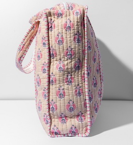 Bolsos tote acolchados con estampado a mano indio. 100% Algodón, Ropa de Algodón para Vadear. Sostenible. Se puede personalizar. Cierre de cremallera. - Product Image 3