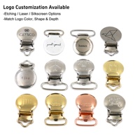 Vente en gros de clips pour sucettes pour bébés sans nickel et sans plomb, clips pour sucettes en métal avec logo personnalisé