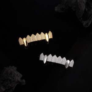Grillz personnalisés de qualité supérieure pour bijoux dentaires, finition plaquée or, style rappeur de luxe, disponibles au prix export. - Product Image 3