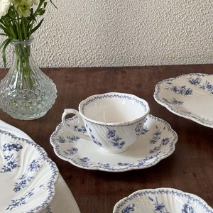 Embroidered Vintage Ceramic Tableware for Weddings Parties Blue Small Flowers White Dish Petal Edges Stand Included Small Dishes - Product Image 3