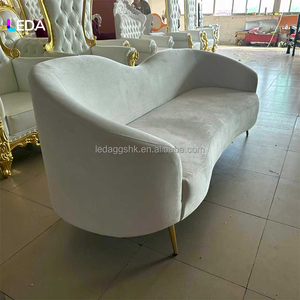 Canapé de mariage en velours blanc LEDA, directement de l'usine, pour la décoration de scène et les événements nuptiaux (pour les mariés) - Product Image 6