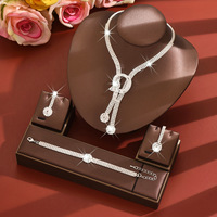 Parure de bijoux pour femme en alliage, super scintillante, avec pampilles et zircone cubique, comprenant collier, boucles d'oreilles et bracelet, élégante, pour mariée, mariage, fête ou cadeau de fête