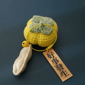 Good Things Happen Colgante tejido a mano cuadrado Caqui Paquete fino Colgante Lana Crochet Adornos colgantes Terminado en stock - Product Image 4