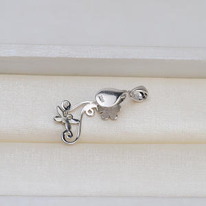 Collar con Colgante de Plata de Ley S925 Hecho a Mano con Diseño de Mariposa Barroca y Flor para Mujer, Colgantes Finos con Perlas de Forma Especial y Huecas - Product Image 4