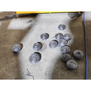 Máquina de alta capacidad para fabricar estropajos de lana de acero, bolas de fregar, estropajos de alambre metálico y esponjas de acero inoxidable para limpieza de platos de marca propia. - Product Image 1