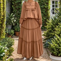 Ensemble deux pièces modeste islamique avec col montant à volants, boutons en dentelle, manches longues respirantes, jupe longue à taille élastique en mélange de coton pour le quotidien