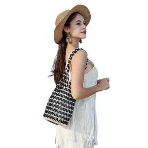 Sac à main rétro en bois pour femmes Sac à main en perles tissées Fourre-tout Hollow Out Beach Casual Bucket Clutch Purse - Product Image 5