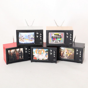 Modèle de meuble miniature pour maison de poupée, simulation plastique, cabine et télévision pour enfants et adultes - Product Image 1